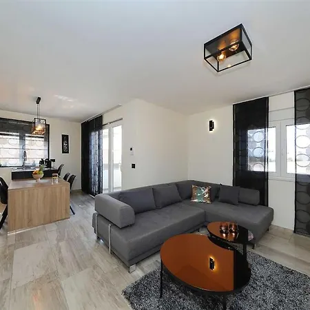 I Penthouse 2 Mit Dachterrasse & Jacuzzi Zadar
