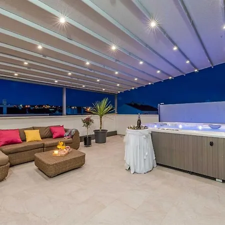 Apartment I Penthouse 2 Mit Dachterrasse & Jacuzzi