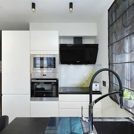 I Penthouse 2 Mit Dachterrasse & Jacuzzi Apartman *