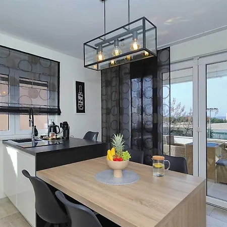 I Penthouse 2 Mit Dachterrasse & Jacuzzi Apartman