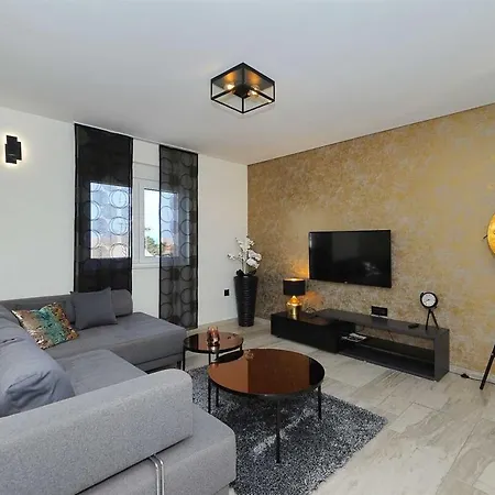 Apartment I Penthouse 2 Mit Dachterrasse & Jacuzzi *